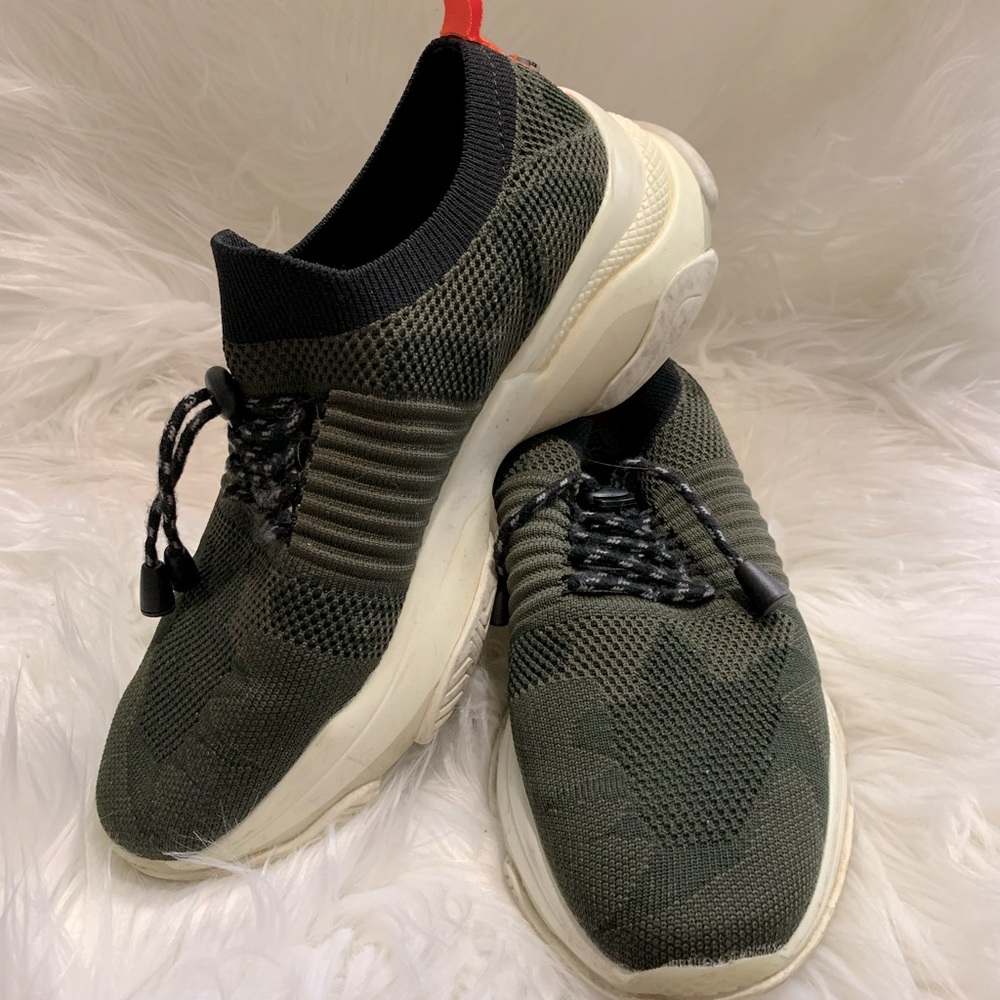 Steve Madden Ny90 green camo print sneakers. Chunky sole